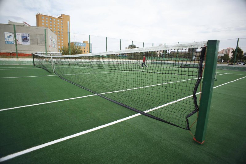 Олон улсын стандартад нийцсэн талбайн теннисний талбайтай боллоо