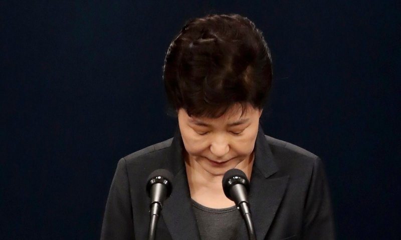 Өмнөд Солонгосын ерөнхийлөгч хоёр дахь удаа ард түмнээсээ уучлал гуйлаа