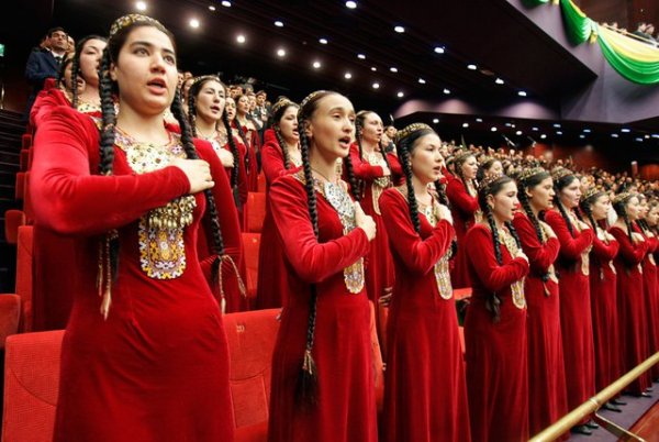Туркменистан эмэгтэйчүүд 3 сарын 8-нд 40 манат буюу 11 долларын тэтгэмж авна