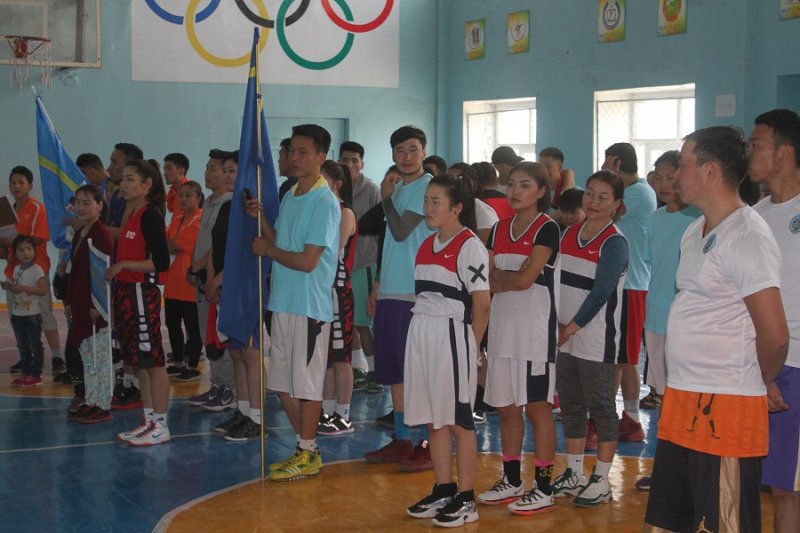 Спортлог Дарханчууд” дэд хөтөлбөрийн хүрээнд Дархан сумын 6,7,8, Малчин багийн иргэдийн дунд спортын 4-н төрлийн тэмцээн явагдаж байна