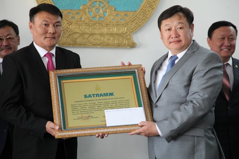 Монгол улсад тэргүүлсэн Дархан-Уул аймгийн 10-н агентлаг шагналаа гардан авлаа