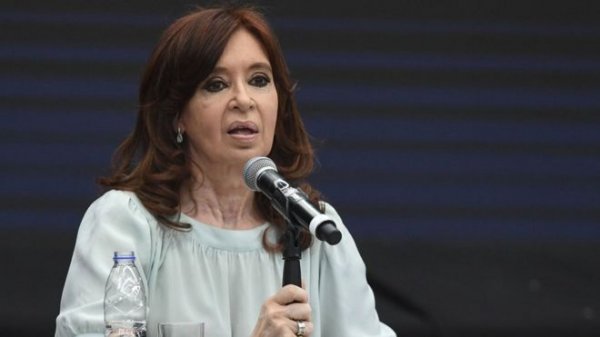 Аргентины Ерөнхийлөгч асан шүүхэд дуудагджээ