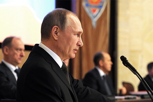 Өнгөрсөн онд гадаадын 600 орчим тагнуулыг илрүүлснээ Владимир Путин мэдэгджээ