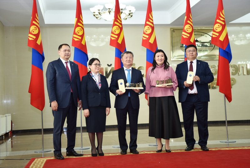 Голомт банк Монгол улсын топ-100 аж ахуй нэгжээр 16 дахь жилдээ өргөмжлөгдлөө
